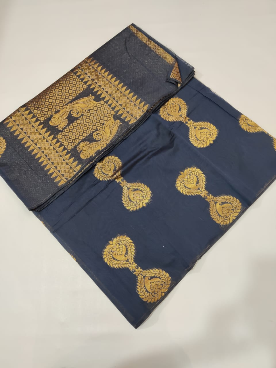 Border less Rich Silk Cotton Saree