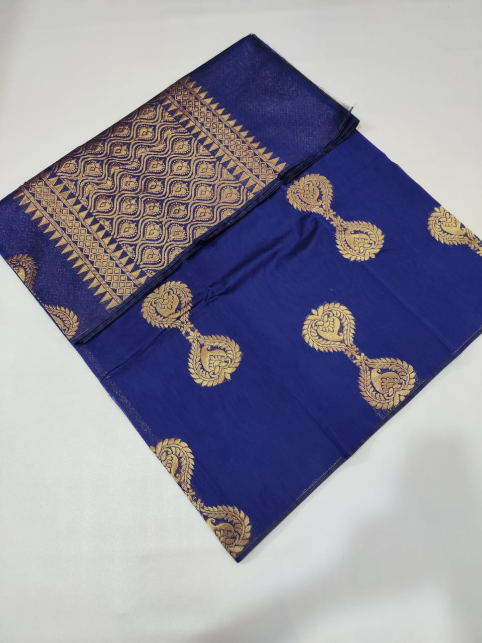 Border less Rich Silk Cotton Saree