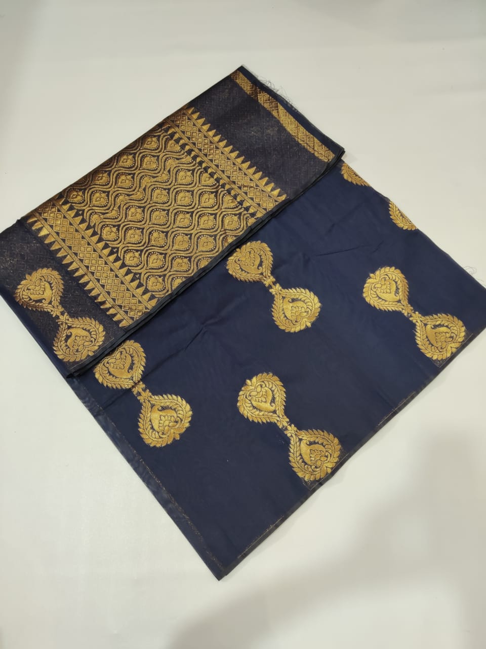 Border less Rich Silk Cotton Saree